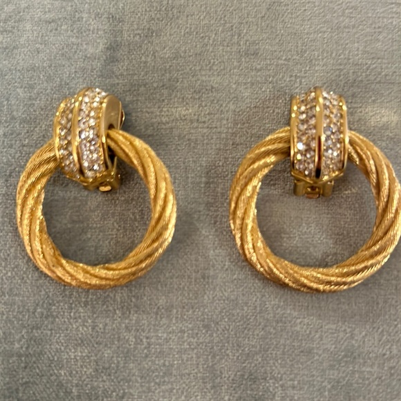 ❤️🎉HOST Pick🎉❤️ Christian Dior Pave’ Crystals Gold Tone Hoop Earrings.🥰 - Picture 1 of 6